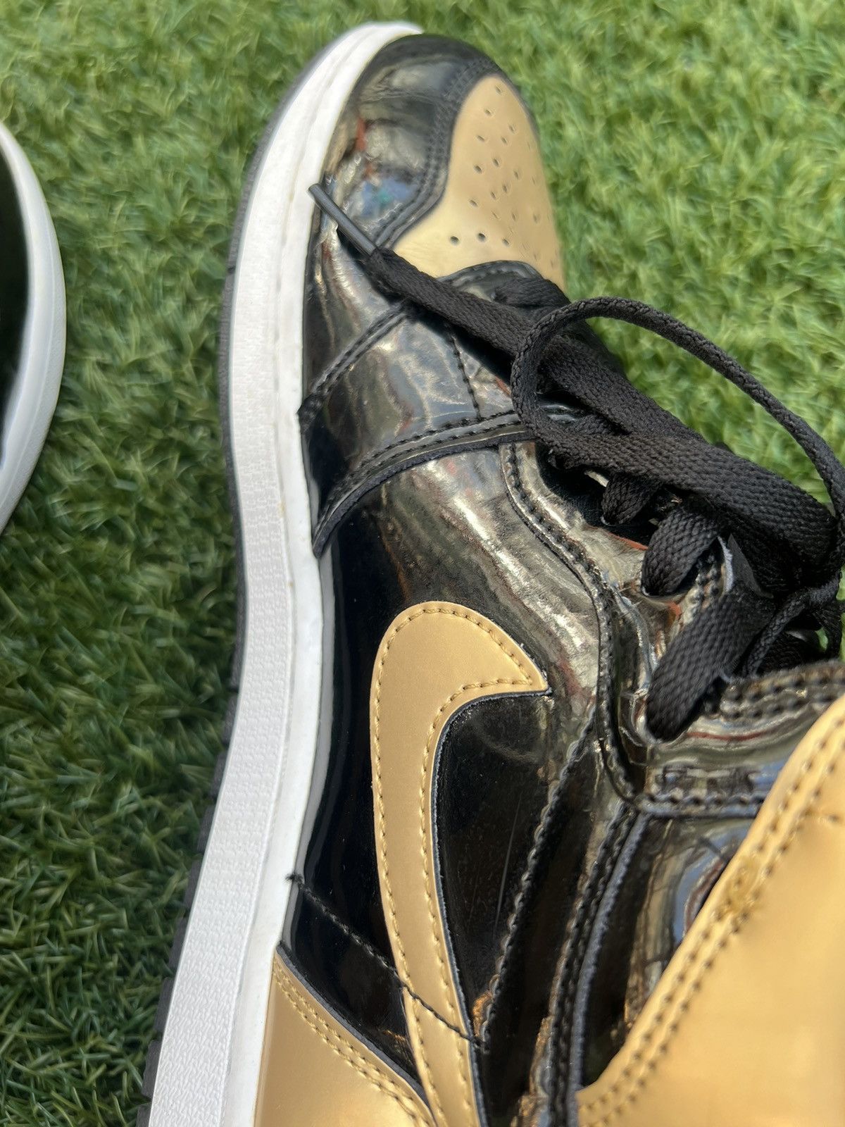 Jordan Brand Jordan 1 Patent Gold Toe Size US 10.5 / EU 43-44 - 22 Thumbnail