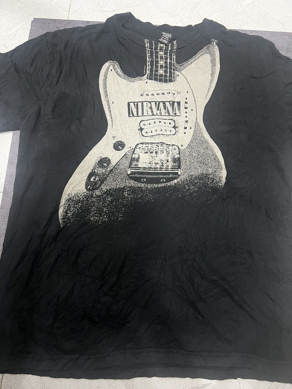 Band Tees × Vintage Vtg 2005 Nirvana Band Guitar T-Shirt Size XLarge Size US XL / EU 56 / 4 - 1 Thumbnail