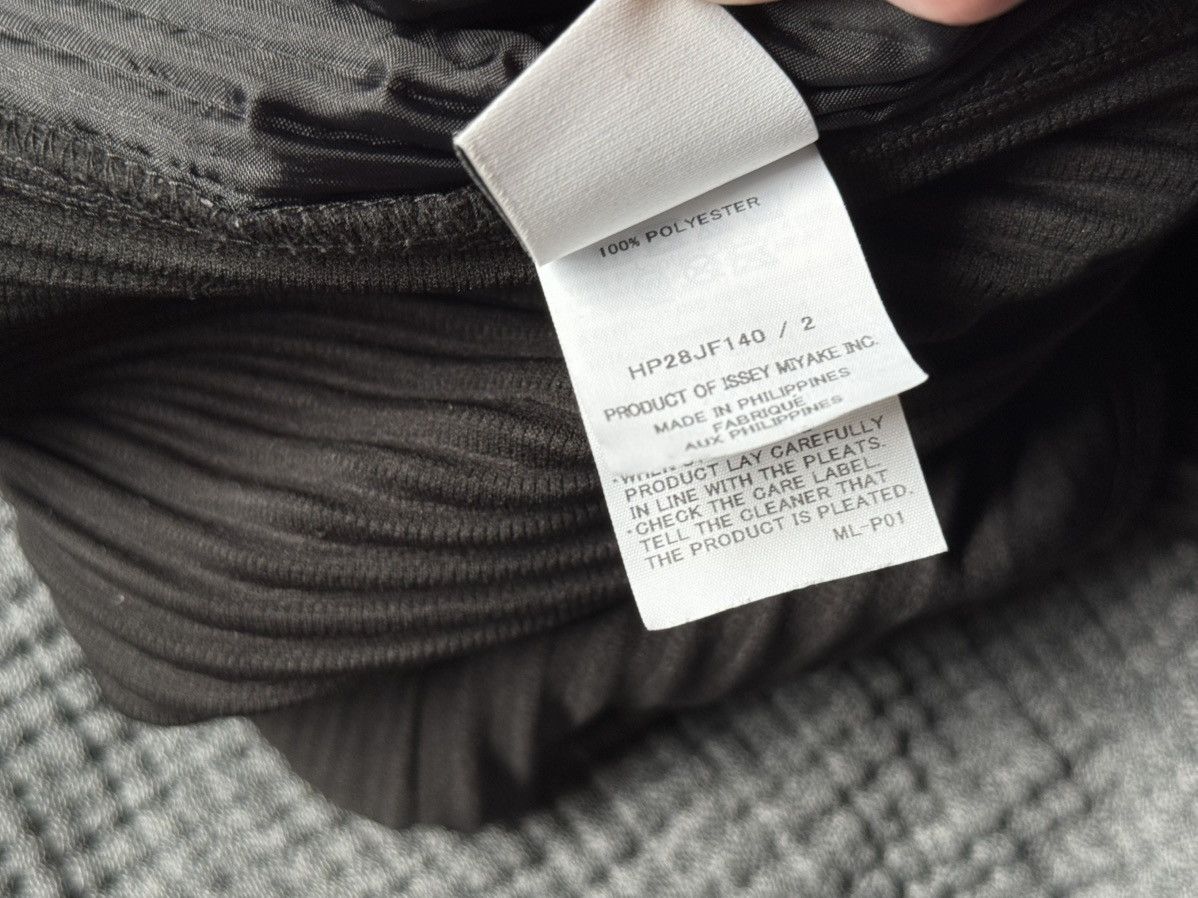 Homme Plisse Issey Miyake × Issey Miyake RARE Issey Miyake homme plisse with unique fold over flap Size US 32 / EU 48 - 3 Thumbnail