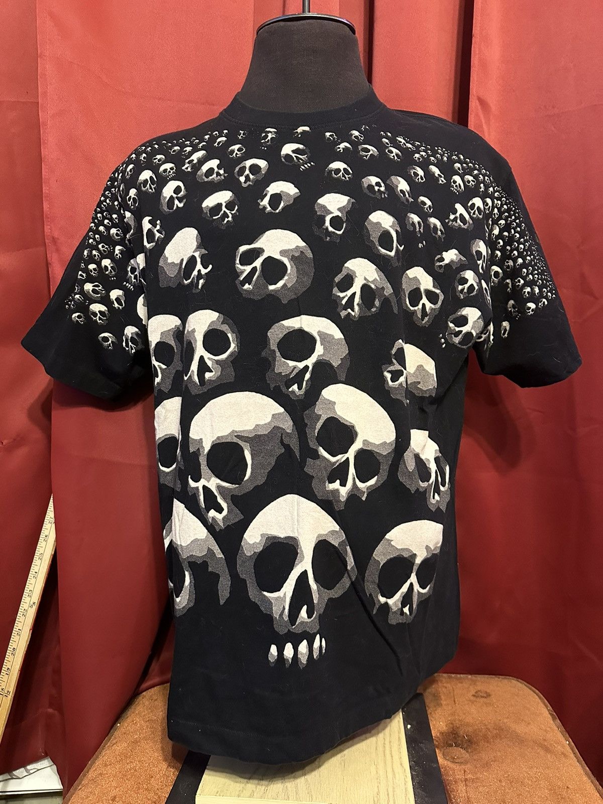 Vintage Vintage Skull Pile Tshirt 90’s All Over Print Grail Size US XL / EU 56 / 4 - 1 Thumbnail
