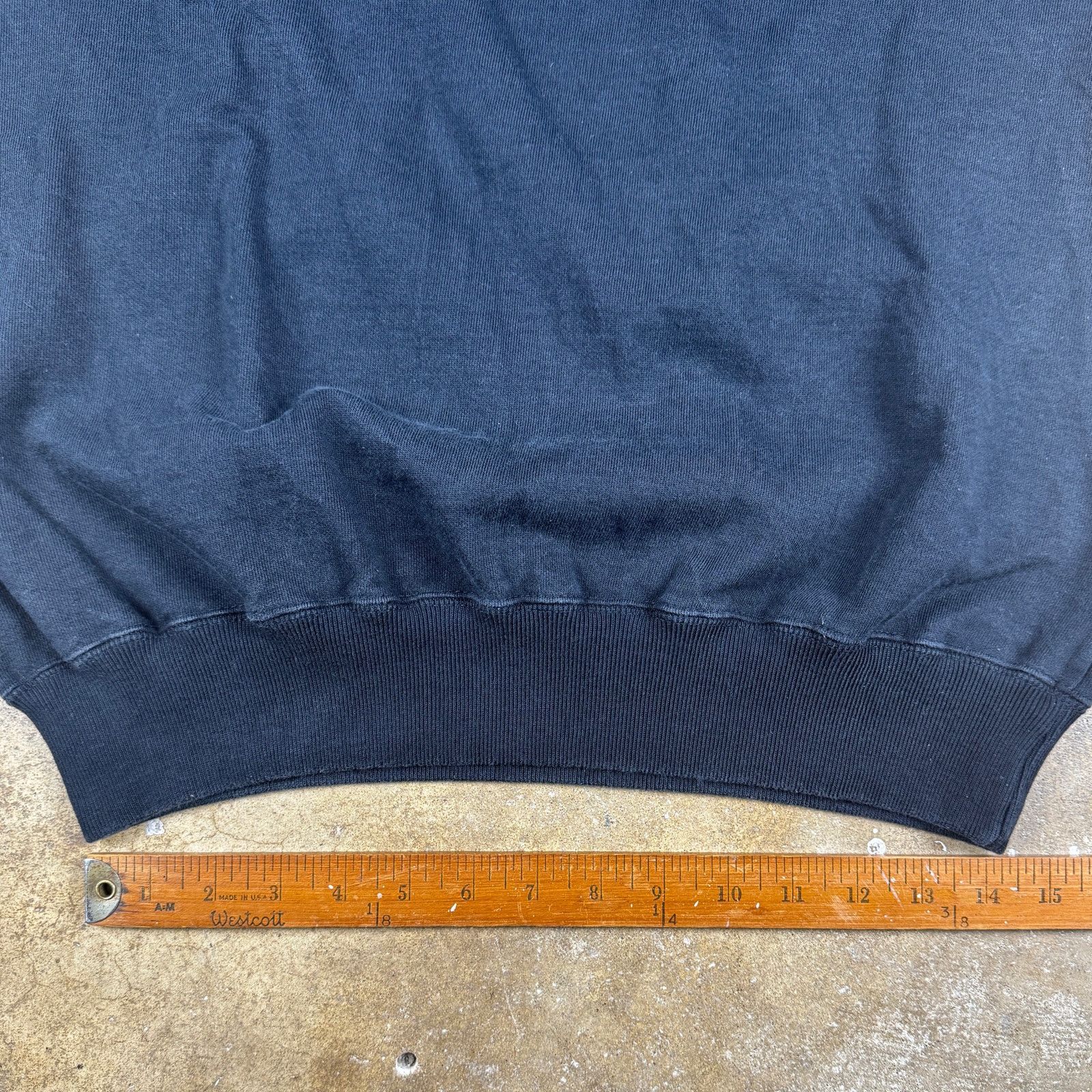 Tommy Hilfiger Vtg Tommy Hilfiger Spell Out Sweatshirt Black 90s Crewneck L Size L / US 10 / IT 46 - 8 Thumbnail
