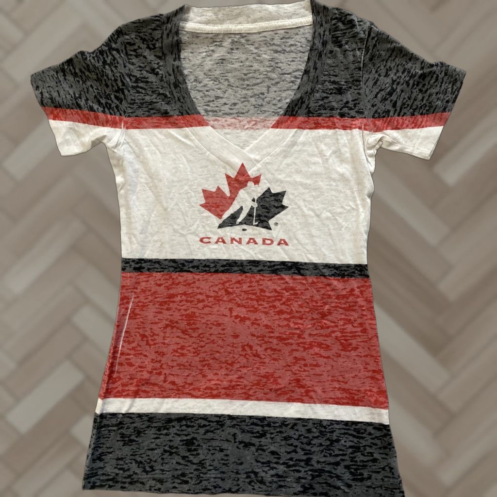 Vintage Womens Level Wear T-Shirt Short Sleeve V-Neck Basic Cotton S Canada /17-19 Shirt Mens? Size S / US 4 / IT 40 - 1 Thumbnail