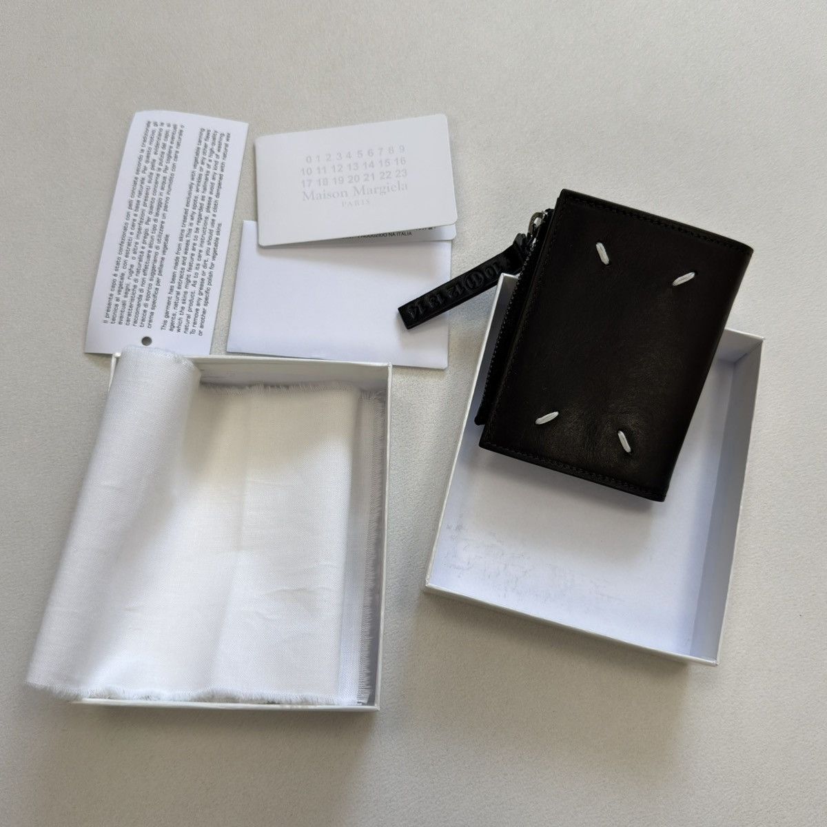Maison Margiela A/W 20 Black Leather Zip Wallet Size ONE SIZE - 9 Thumbnail