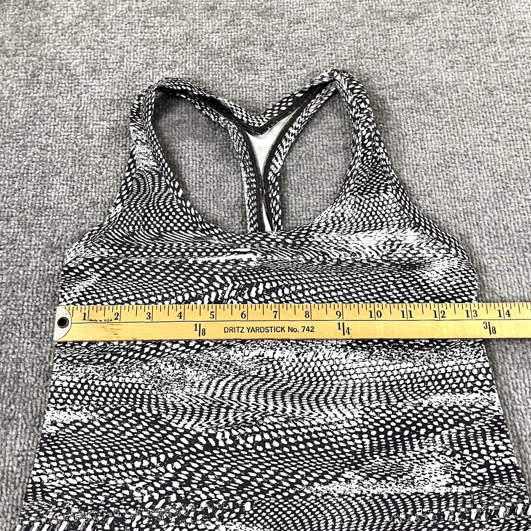 Lululemon LULULEMON Shirt Womens Size 6 Tank Top Cool Racerback Snakeskin White Black Gym Size M / US 6-8 / IT 42-44 - 5 Thumbnail