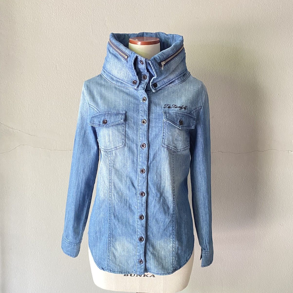 LIZ LISA LIZ LISA döll Light Blue Denim High-Collar Shirt Size M / US 6-8 / IT 42-44 - 1 Thumbnail