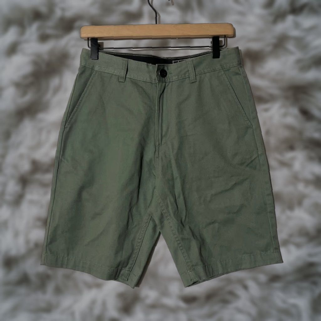Billabong Billabong Mens Hybrid Chino Shorts Green 28 Casual Regular Waist 28 Cotton Blend Logo Pocket Slash Pocket Zip Front 10-12 Rise Vintage? No Size US 28 / EU 44 - 1 Thumbnail