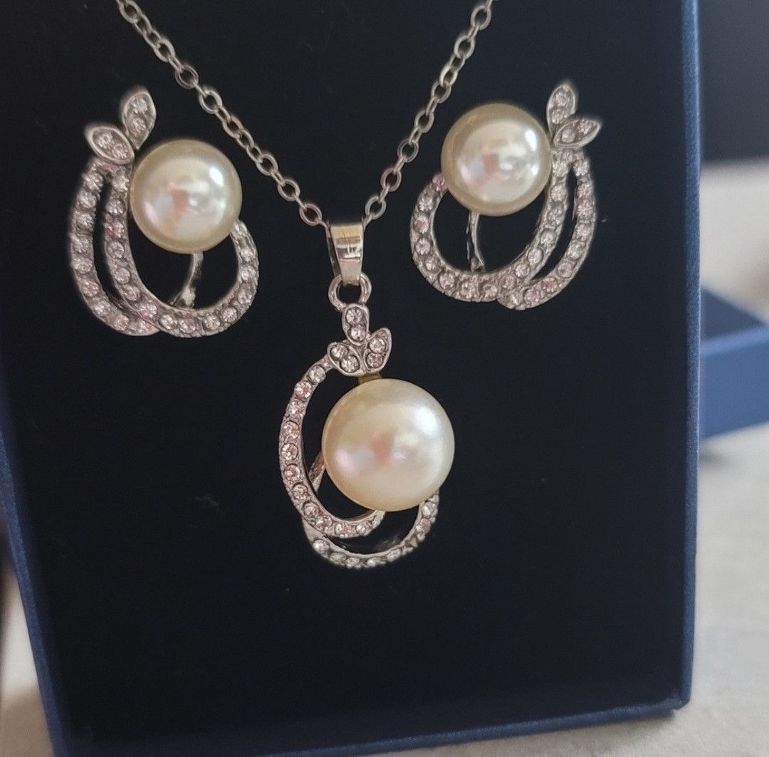 Other New Faux Pearl Simulated Diamond Earring & Necklace Set 7.5 Size ONE SIZE - 1 Thumbnail