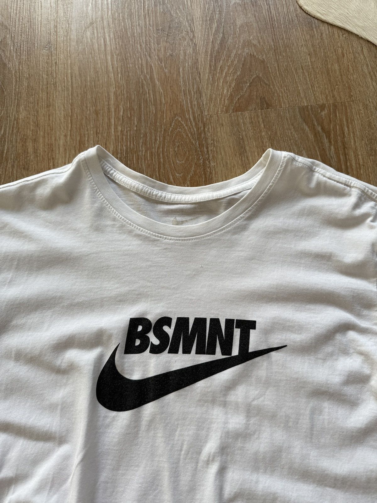 Nike Nike x The Basement Swoosh Logo Tee T-Shirt Size US L / EU 52-54 / 3 - 2 Thumbnail