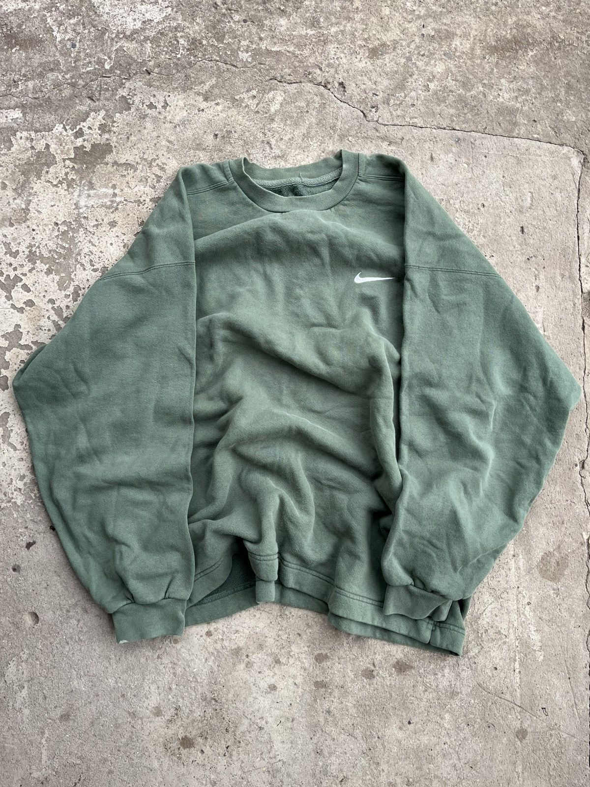 Japanese Brand × Nike 90s Nike Vintage Oversized Boxy Distressed Faded Sweatshirt Size US XL / EU 56 / 4 - 1 Thumbnail