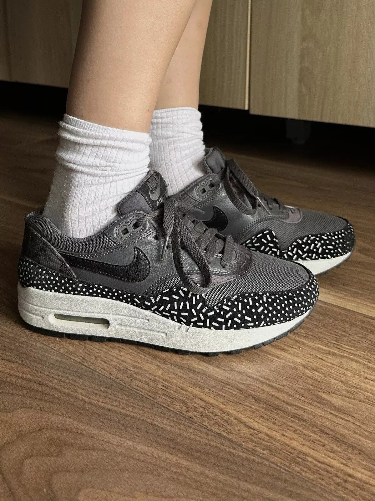 Nike Nike Air Max 1 Dark Grey Metallic 2014 Womens Shoes Sneakers Size US 6.5 / IT 36.5 - 8 Thumbnail