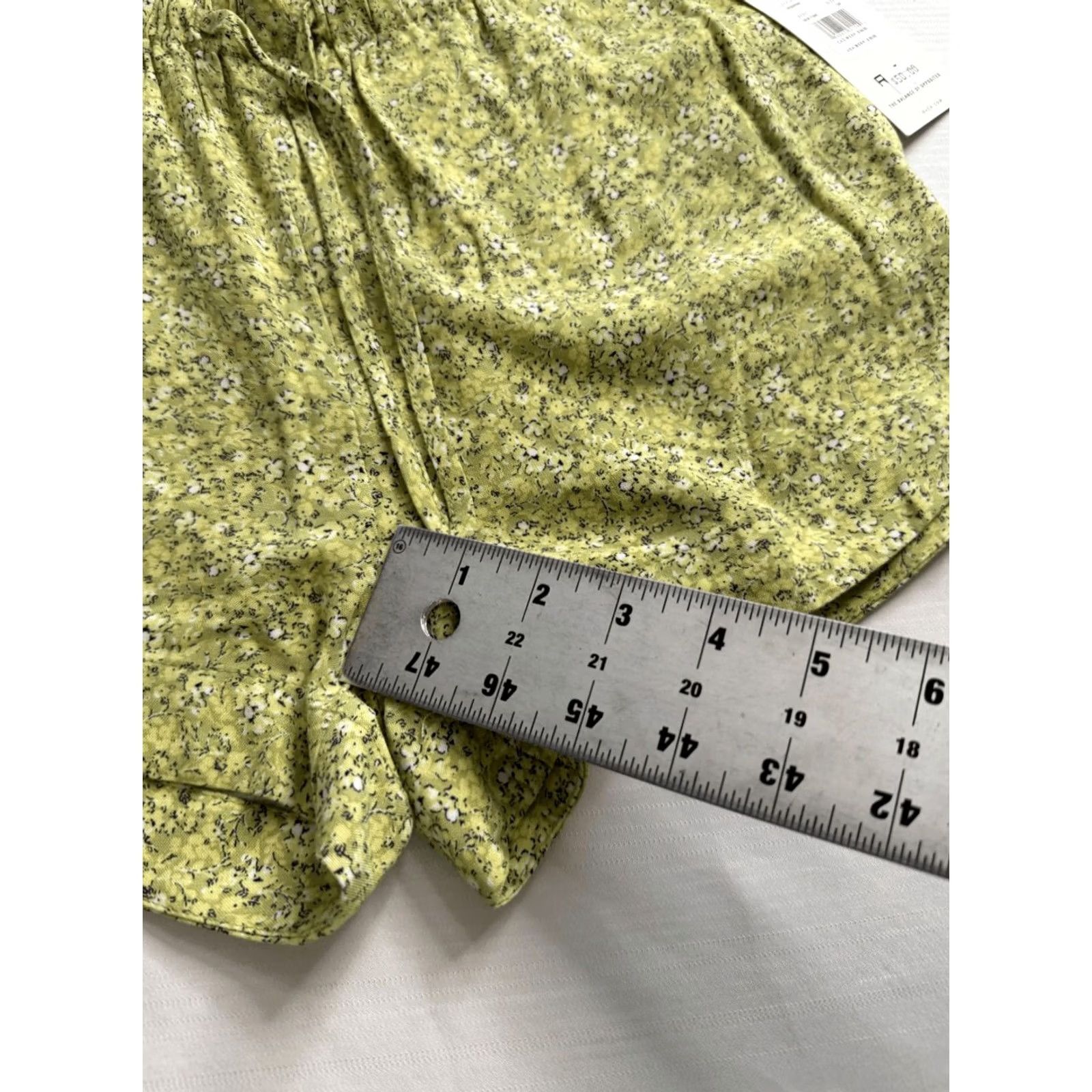 Rvca Shorts Womens Small Green Floral Viscose New Yume, Women's (Size 28) — image 6 of 6