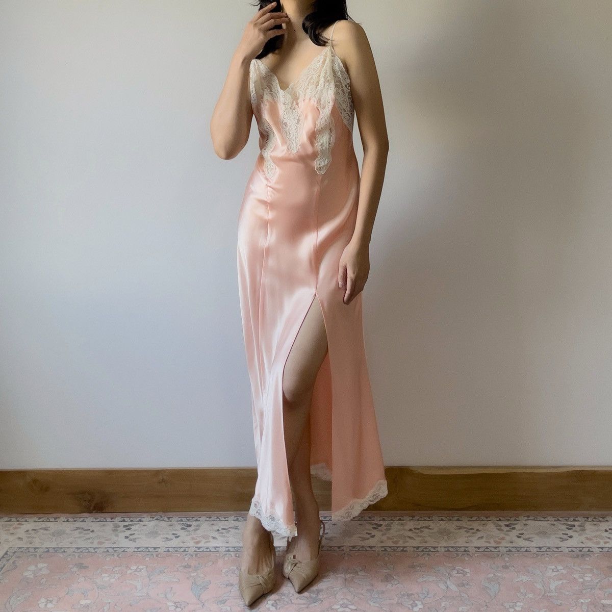 Victoria's Secret Victoria’s Secret 1990s Peach Satin & Lace Slip Gown (S–M) Size S / US 4 / IT 40 - 2 Thumbnail