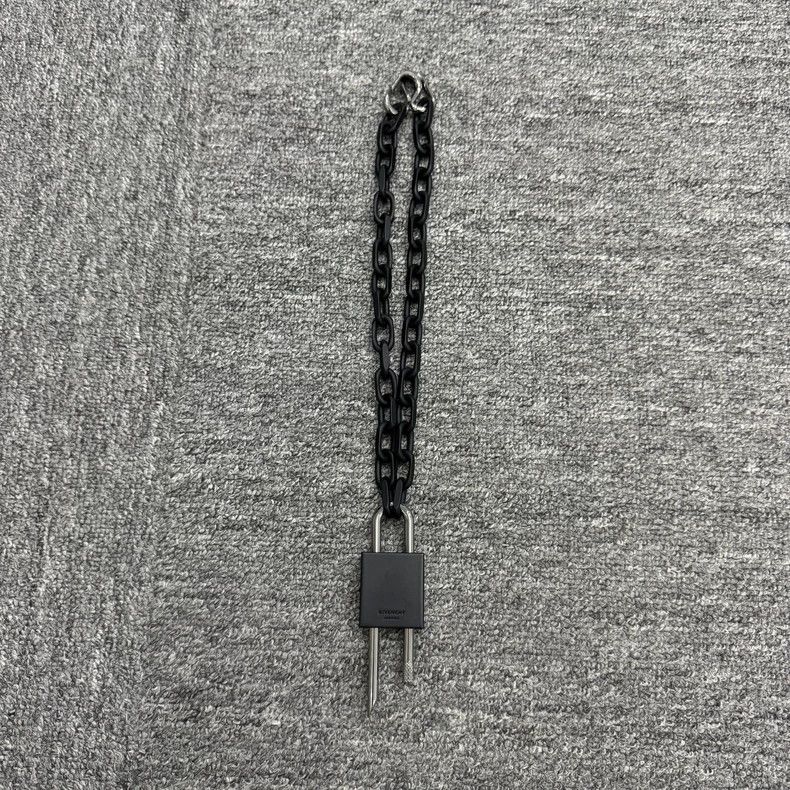 Givenchy Givenchy Lock Clasp Necklace Size ONE SIZE - 2 Thumbnail