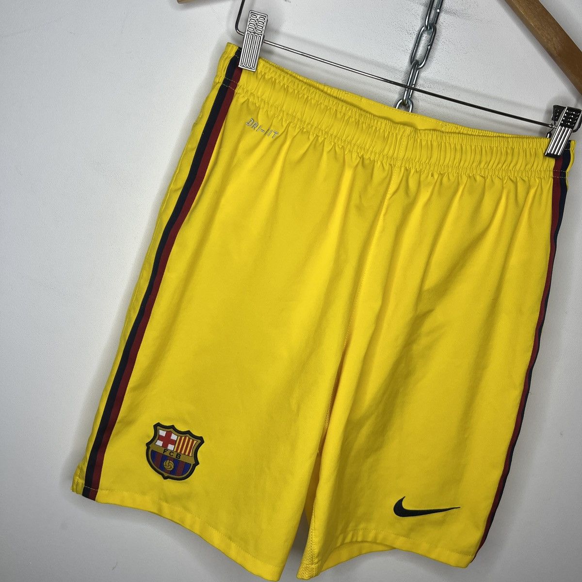 Nike Mens Vintage Nike FC Barcelona Shorts Size L Size US 32 / EU 48 - 3 Thumbnail