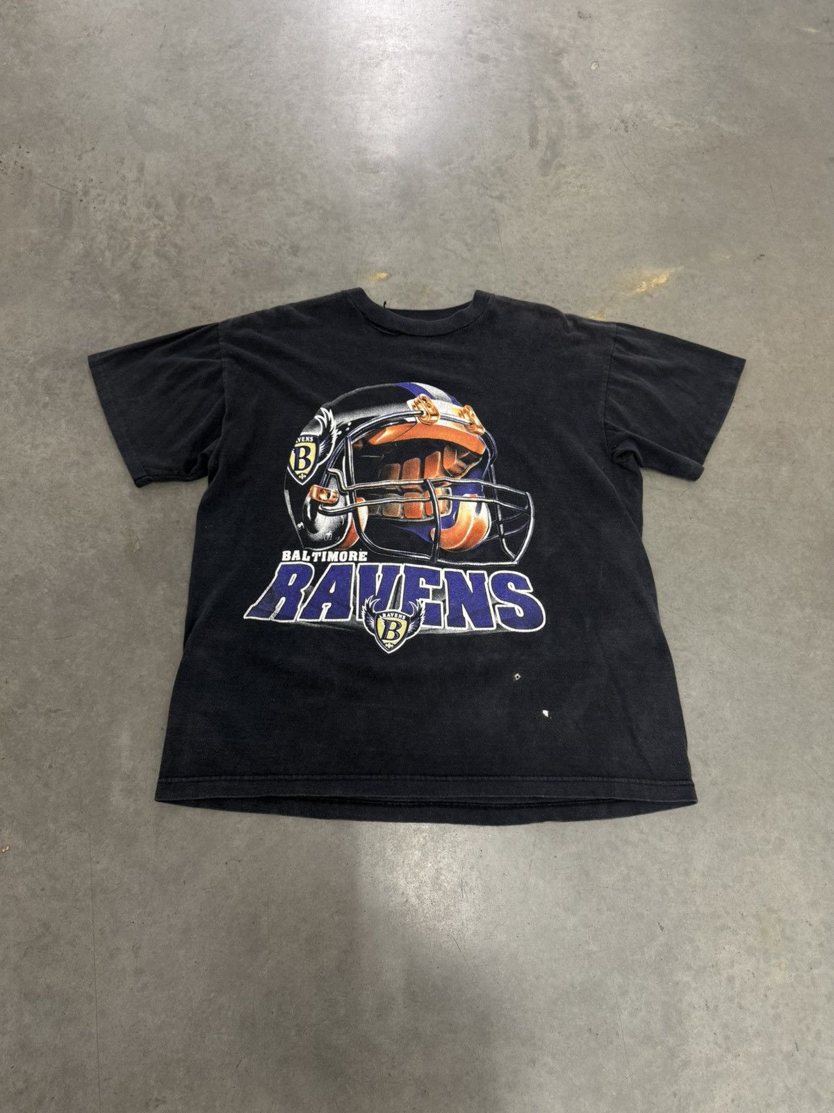 NFL Baltimore Ravens Banned Logo Vintage 90s NFL T Shirt RARE XL Size US XL / EU 56 / 4 - 1 Thumbnail