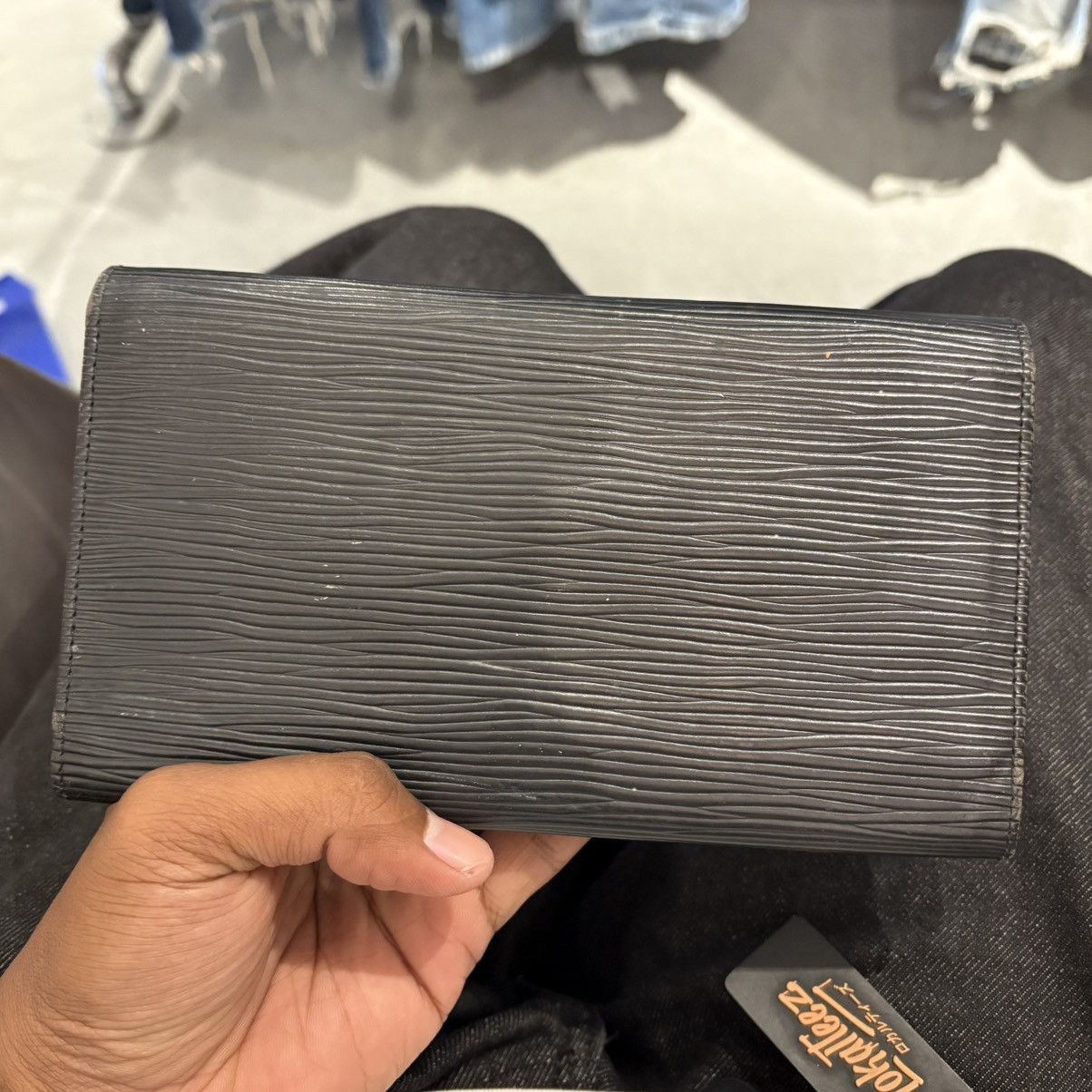 Louis Vuitton Louis Vuitton Sarah Wallet Epi Leather Size ONE SIZE - 5 Thumbnail