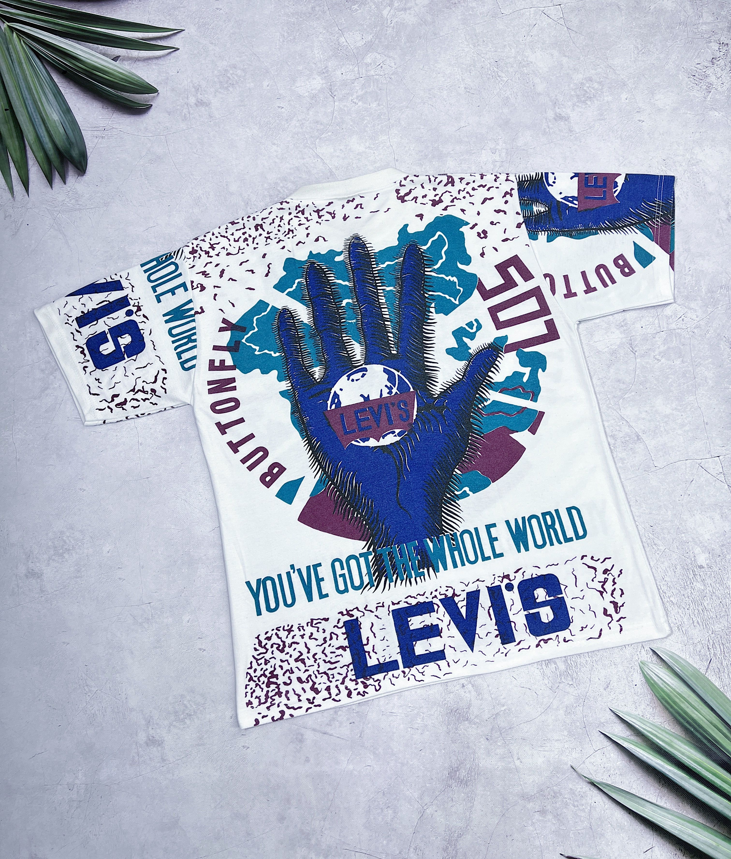 Levi's × Vintage Vintage Levi's T-Shirt You've Got The Whole World 501 Series Size US L / EU 52-54 / 3 - 14 Thumbnail