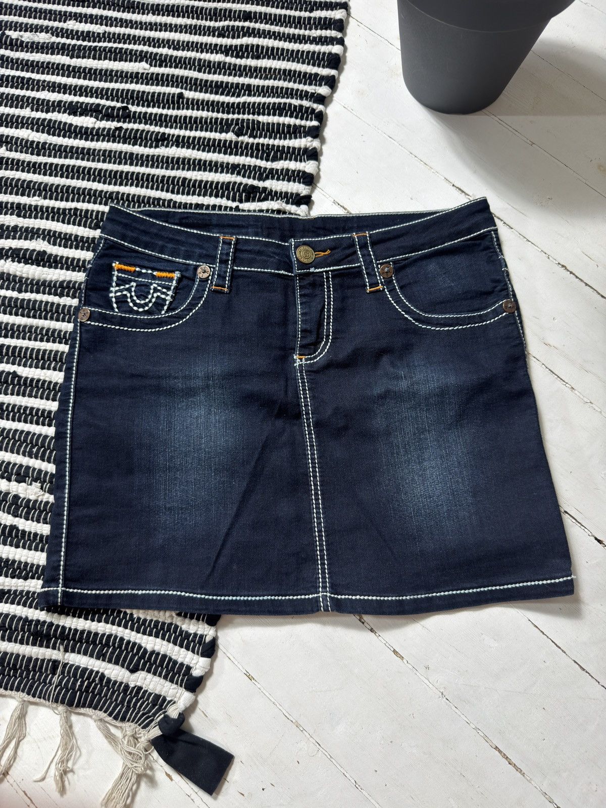 True Religion VINTAGE TRUE RELIGION 2000s CONTRAS STITCH MINI SKIRT Size 30" / US 8 / IT 44 - 2 Thumbnail