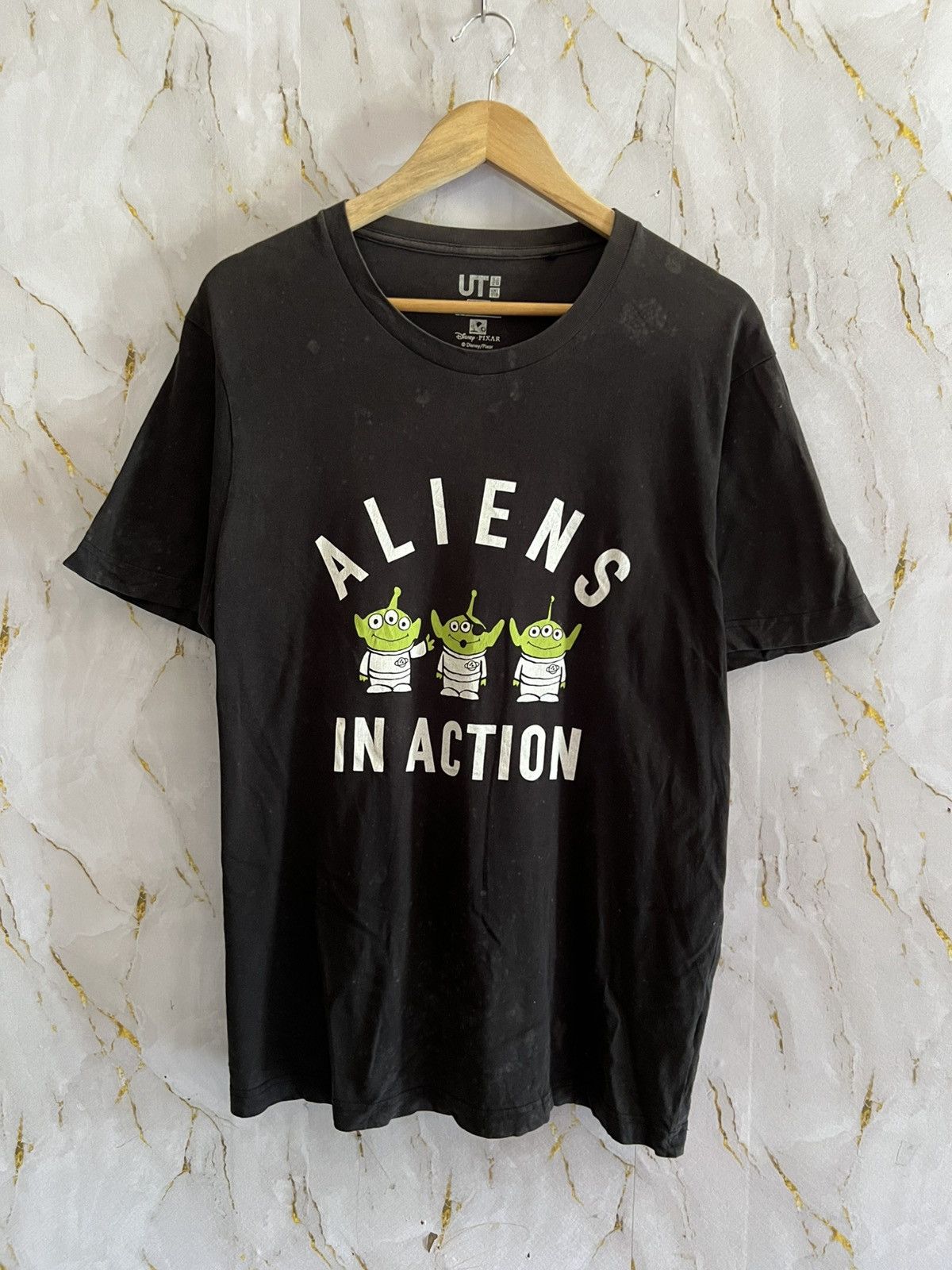Uniqlo ALIENS IN ACTION T-shirt Size US L / EU 52-54 / 3 - 1 Thumbnail