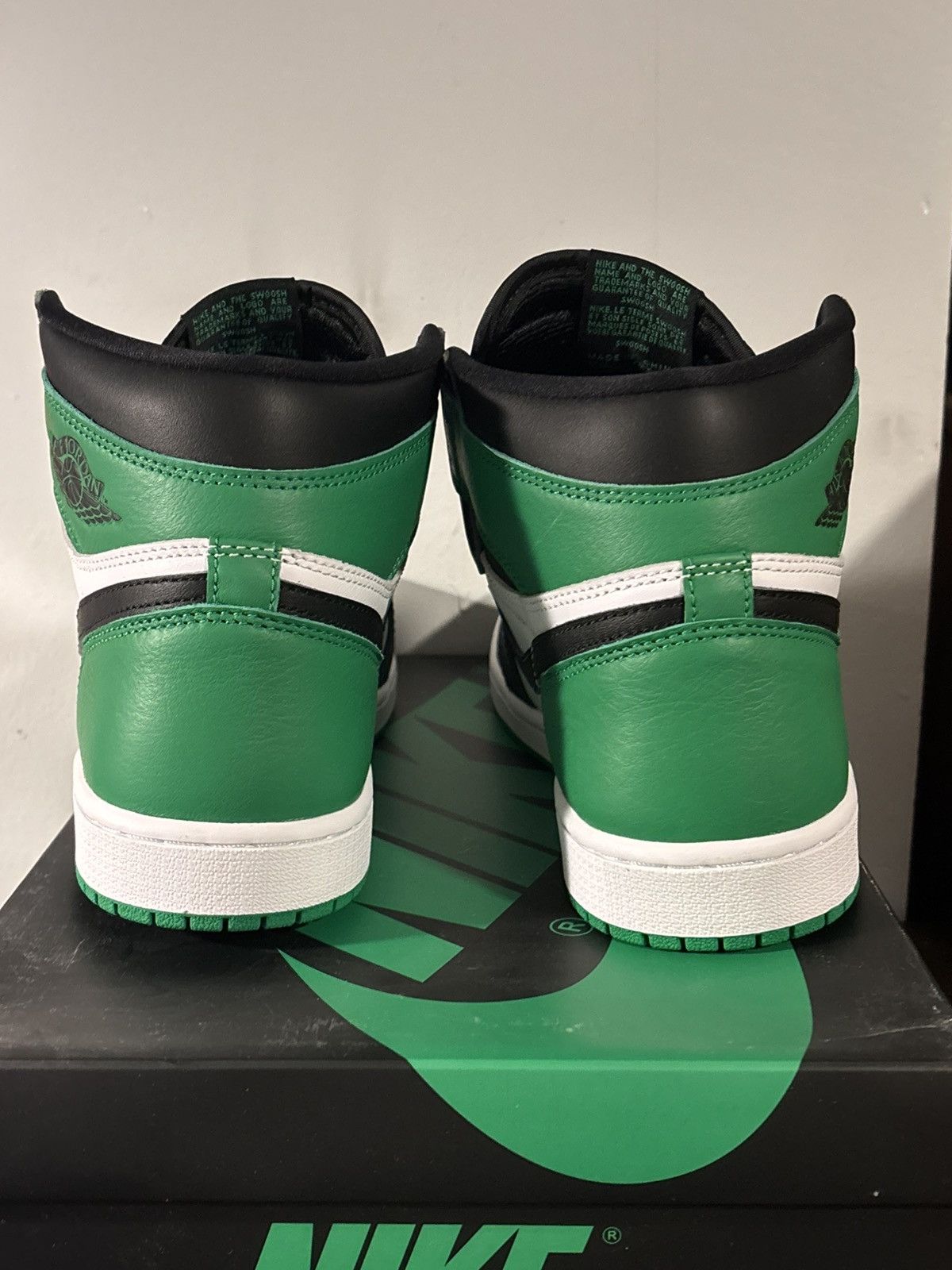 Jordan Brand Air Jordan 1 Retro High OG DZ5485-031 Green/White/Black Sz 9 Size US 9 / EU 42 - 5 Thumbnail