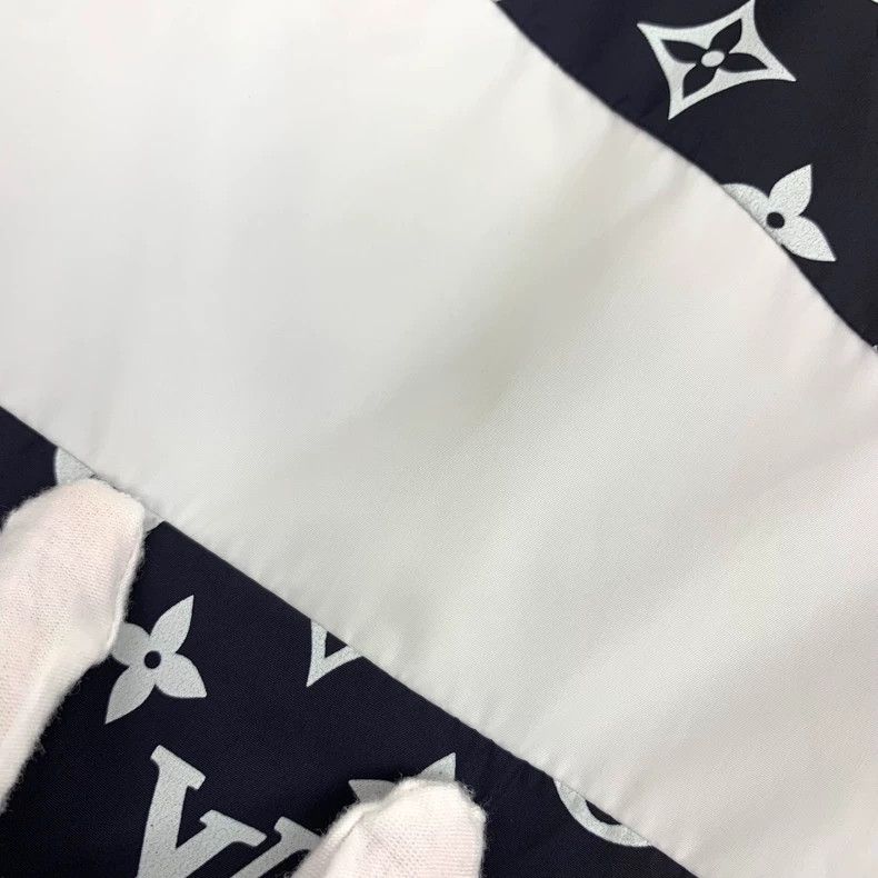 Louis Vuitton Louis Vuitton Long Sleeve Jacket with Standing Neck and Zi Size US M / EU 48-50 / 2 - 9 Thumbnail