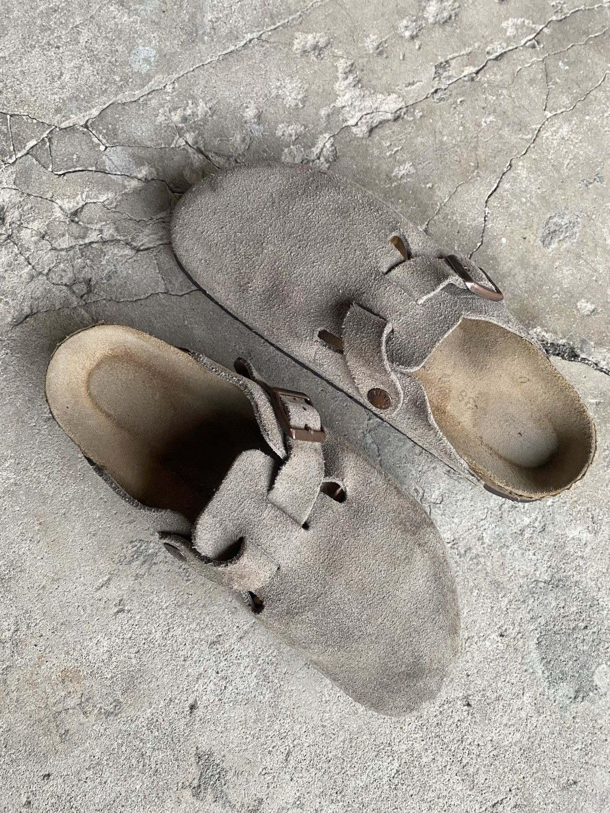 Birkenstock Birkenstock Boston Taupe Suede Soft Footbed Size US 7 / EU 40 - 9 Thumbnail