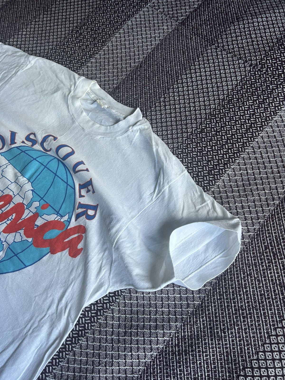 Vintage Vintage Discover America 90s Screen Stars T-shirt Size XL Size US XL / EU 56 / 4 - 8 Thumbnail