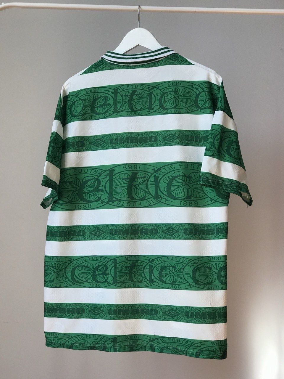 Umbro Vintage 1990s Umbro Celtic FC Retro Football Shirt Jersey Size US XL / EU 56 / 4 - 2 Thumbnail