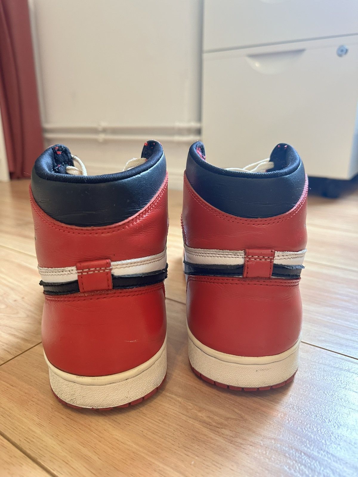 Nike Nike Air Jordan 1 Chicago 1994 Size US 10.5 / EU 43-44 - 3 Thumbnail