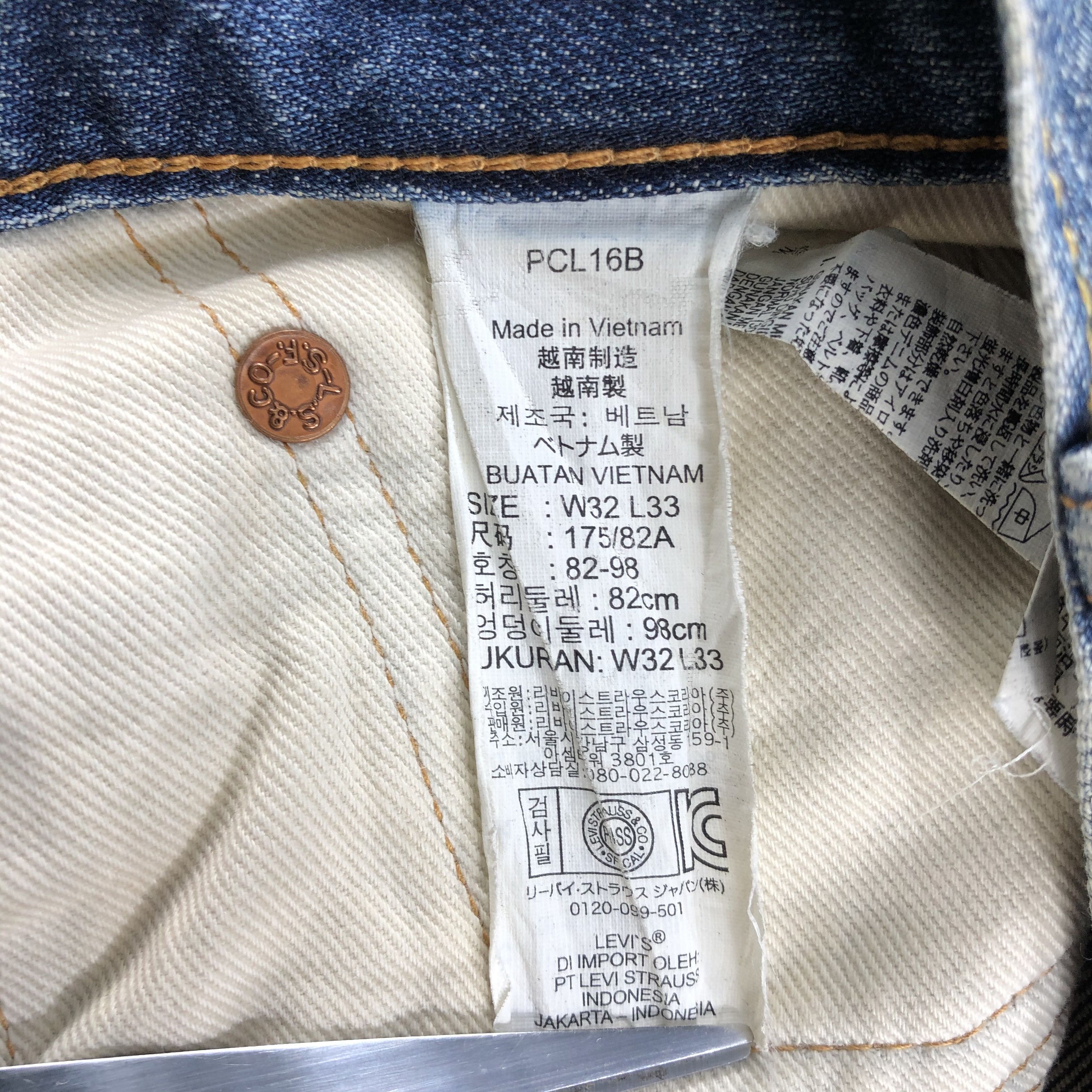 Levi's Vintage Blue Wash Levis 551 Jeans-J1803 Size US 34 / EU 50 - 10 Thumbnail