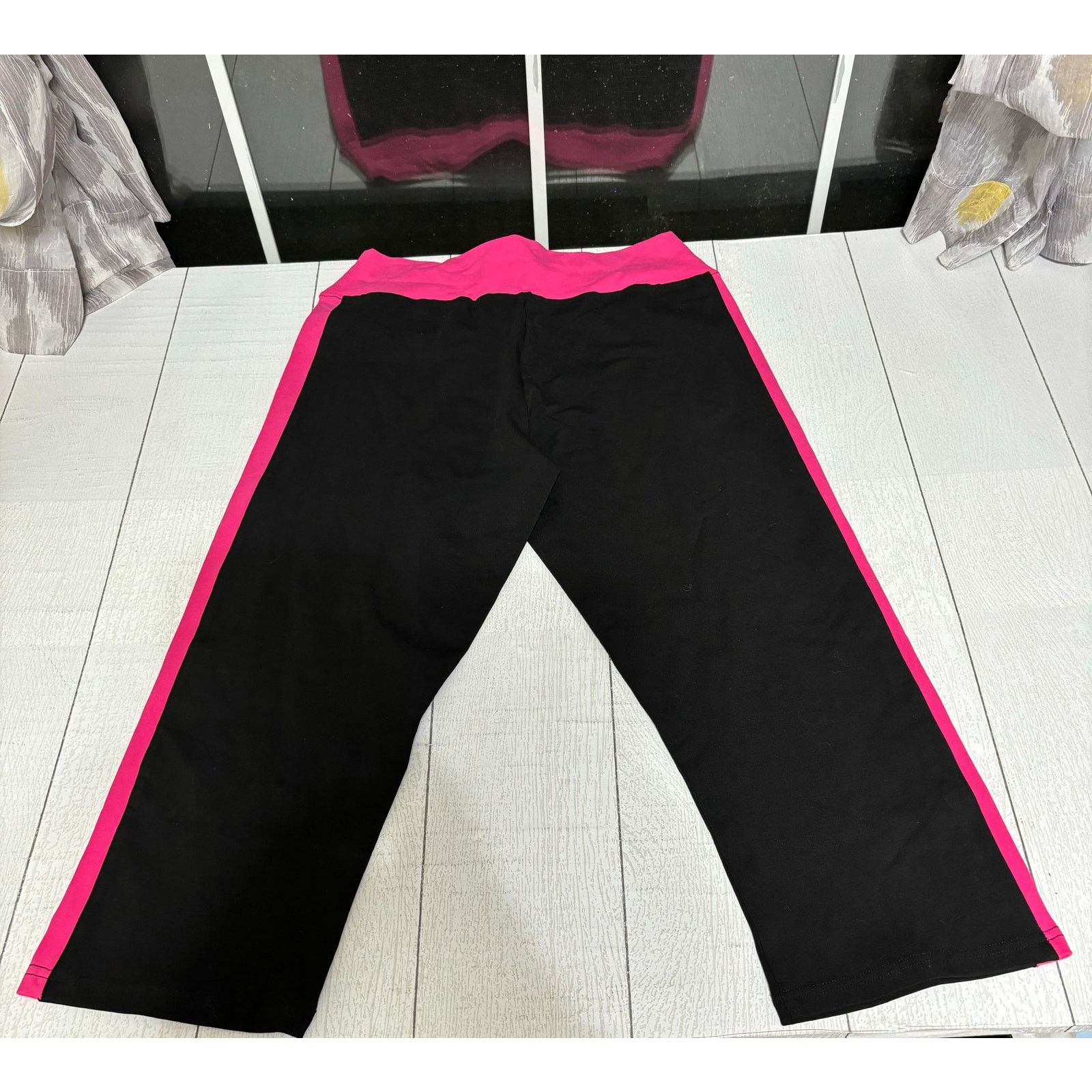 Other iLoveSia Black Capri Leggings XL NWT Size 26" / US 2 / IT 38 - 14 Thumbnail