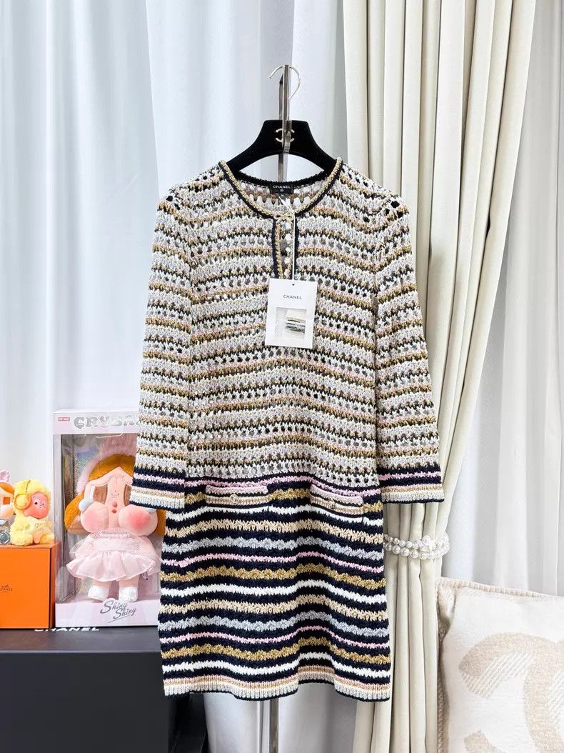 Chanel Chanel Gold-plated fine-flashed bow button dress Size XS / US 0-2 / IT 36-38 - 1 Thumbnail