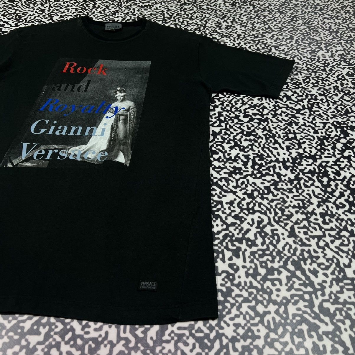 Versace RARE 90s Versace Bruce Weber Rock & Royalty Luxury T-shirt Size US XL / EU 56 / 4 - 10 Thumbnail