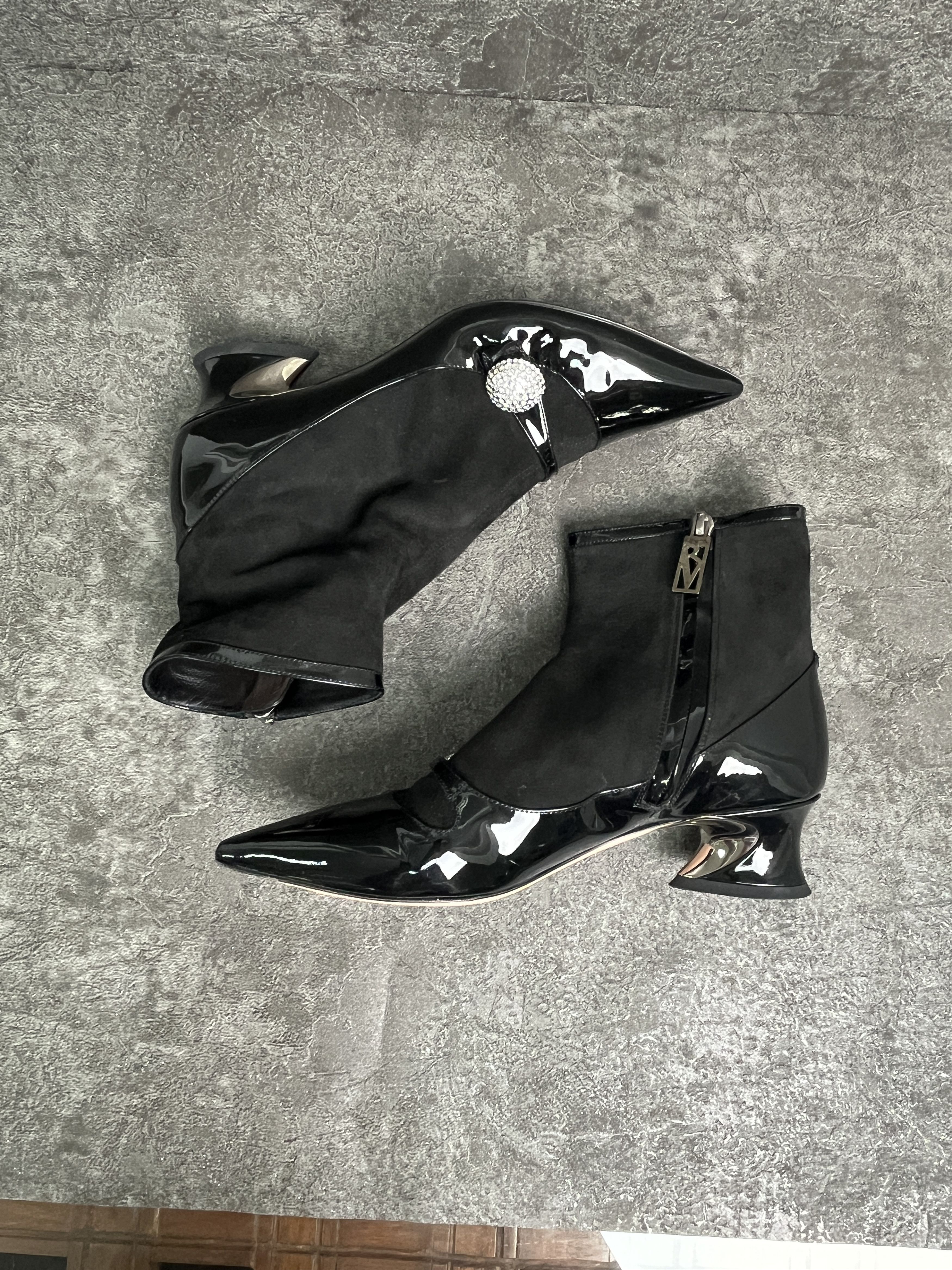 Roger Vivier Roger Vivier Suede Ankle Boots With Crystal Embellished Size US 6 / IT 36 - 8 Thumbnail