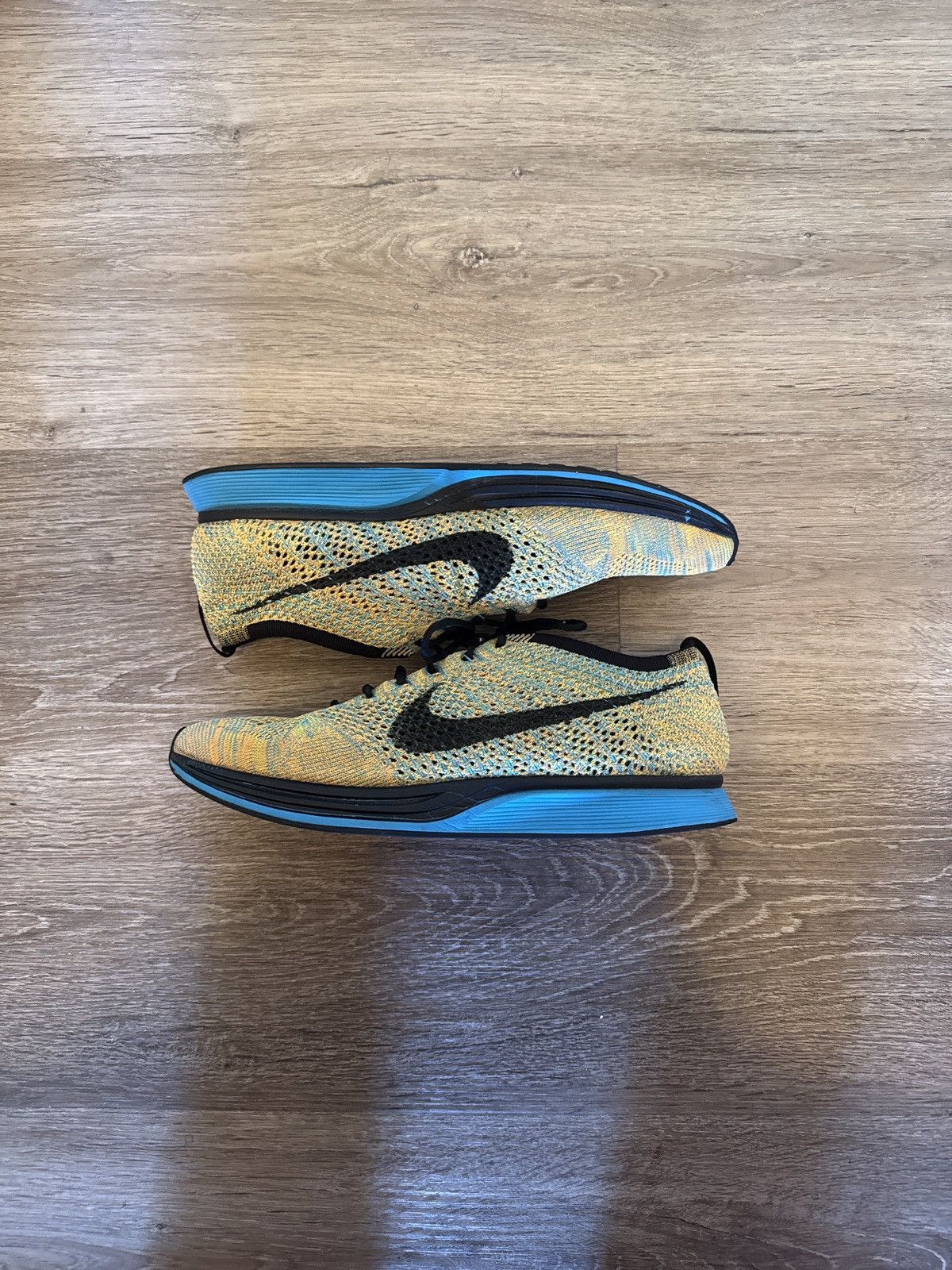 Nike Nike Flyknit Racer Size US 10 / EU 43 - 2 Thumbnail