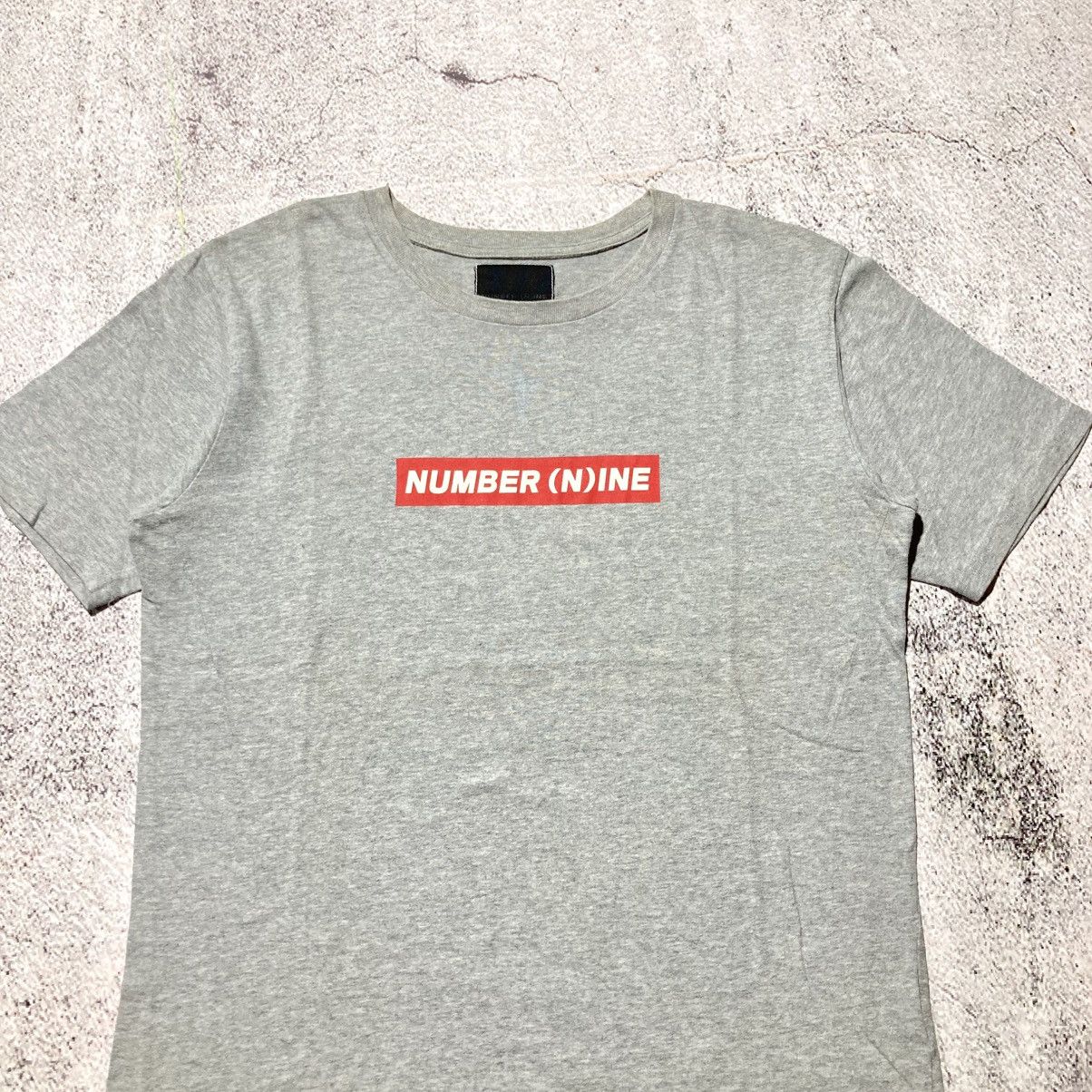 Number (N)ine Vintage Number (N)ine Spell Out Box Logo T-shirt Grey Size US L / EU 52-54 / 3 - 2 Thumbnail