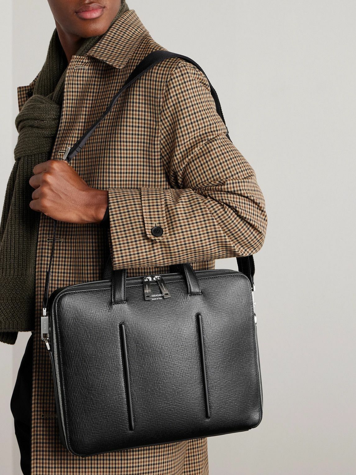 Salvatore Ferragamo o1s1rm0924 Size: OS / Leather Briefcase Bag in Black Size ONE SIZE - 2 Thumbnail