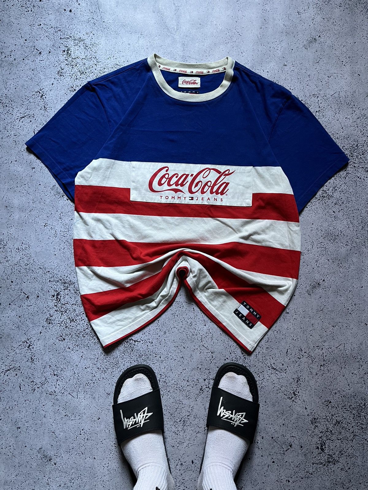 Coca Cola × Tommy Hilfiger × Vintage Vintage Tommy Hilfiger x Coca Cola T-shirt Hype Tee Y2K USA Size US M / EU 48-50 / 2 - 1 Thumbnail