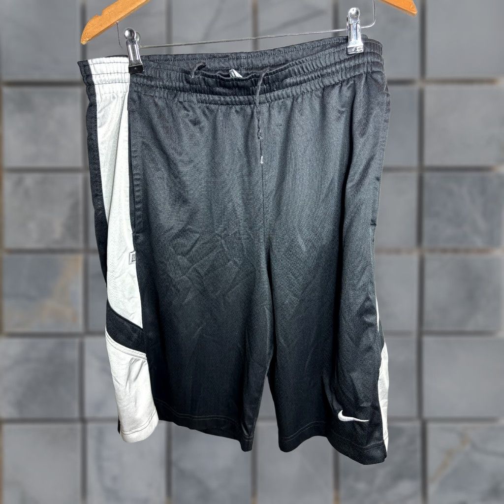 Nike VINTAGE Nike Basketball Shorts M Black 11 in Inseam athletic drawstring elastic waist Satin Polyester 8/10 Mens Size US 31 - 1 Thumbnail