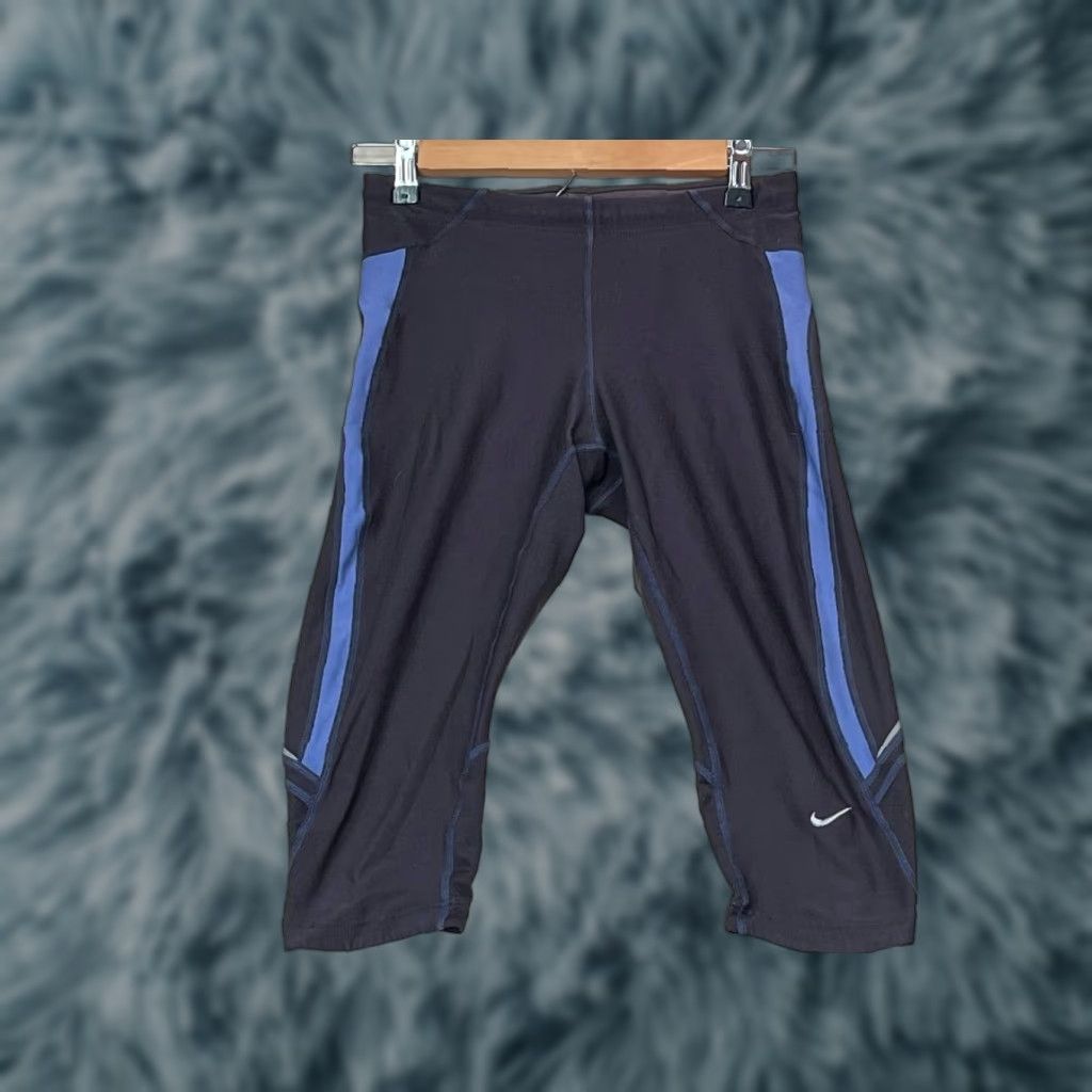 Nike Nike Fit Dry Pants Capri Women Size S Gray Stretch Athletic Style Capri Men's? No — Women. Size 28" / US 6 / IT 42 - 1 Thumbnail