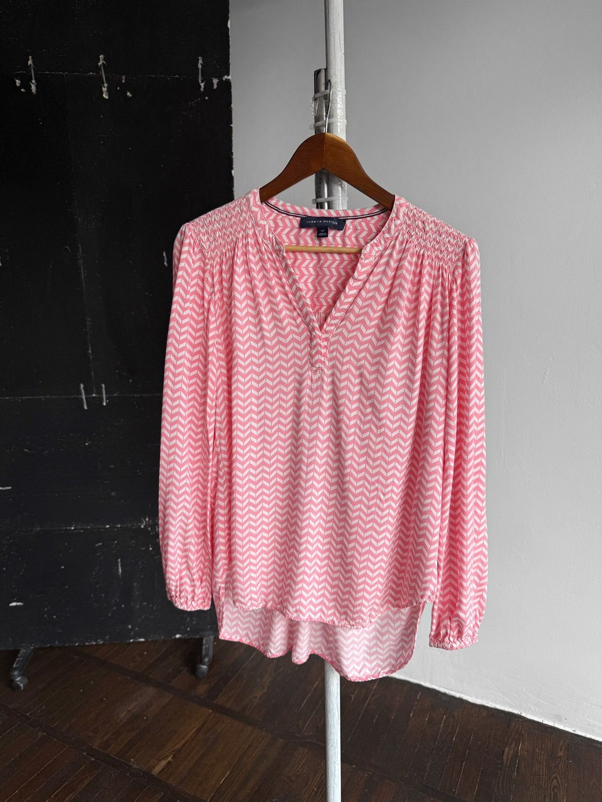 Tommy Hilfiger Tommy Hilfiger Long Sleeve Blouse Top Printed V-Neck Size S / US 4 / IT 40 - 3 Thumbnail