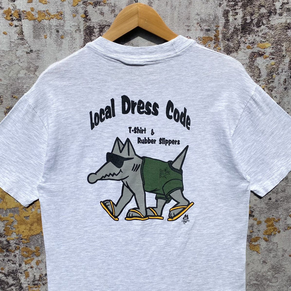 Vintage Vintage 90s Shark Dog Designs Hawaii Tee Rubber Slipper Dog Size US S / EU 44-46 / 1 - 7 Thumbnail