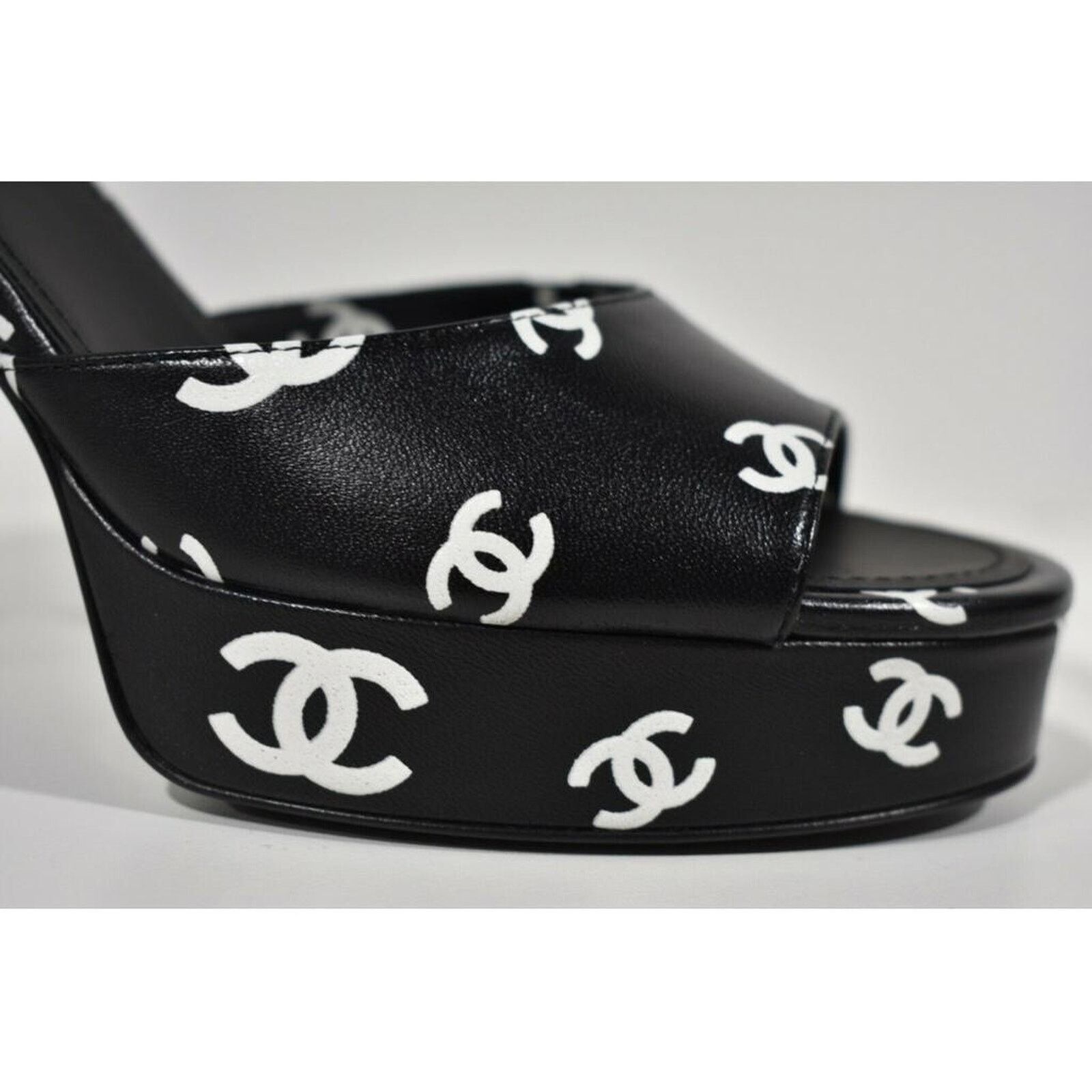 Chanel Chanel Lambskin CC Logo Platform Strap Block Heel Sandal 42 Size US 12 / IT 42 - 4 Thumbnail