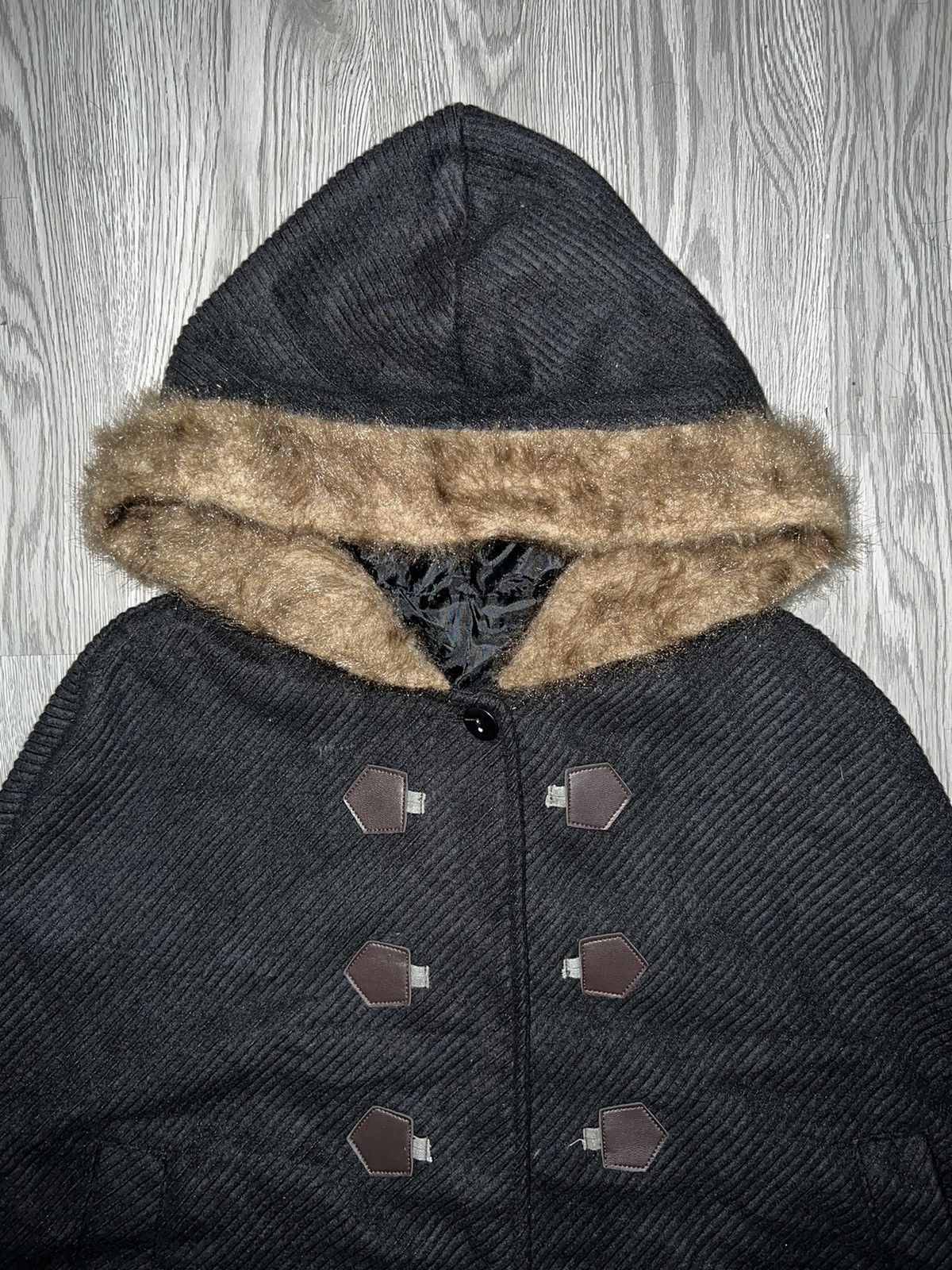 Japanese Brand Winter cape with fur hem 🖤🧛🏻‍♀️ Size S / US 4 / IT 40 - 8 Thumbnail