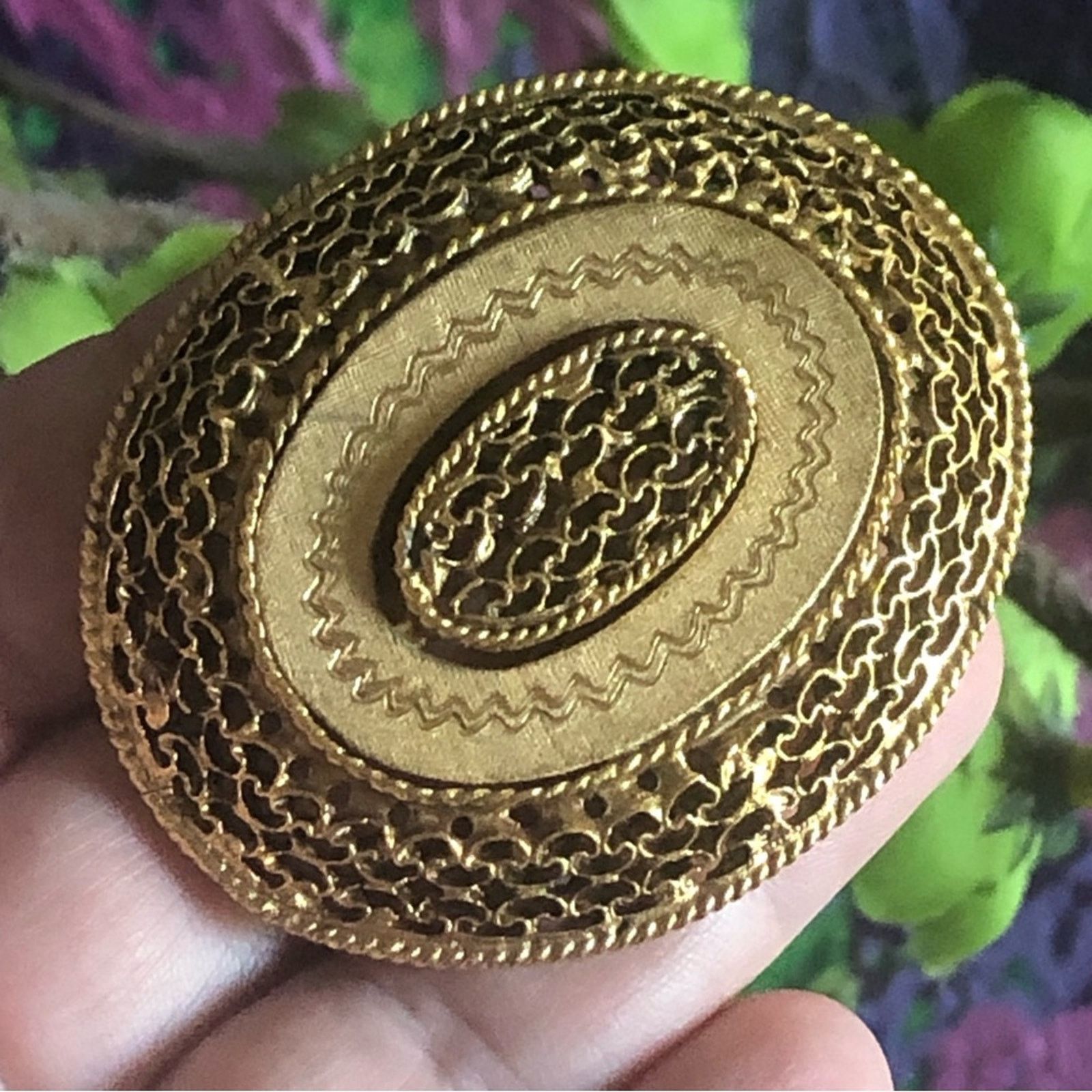 Vintage Vintage gold filigree cameo style large brooch pin Size ONE SIZE - 5 Thumbnail