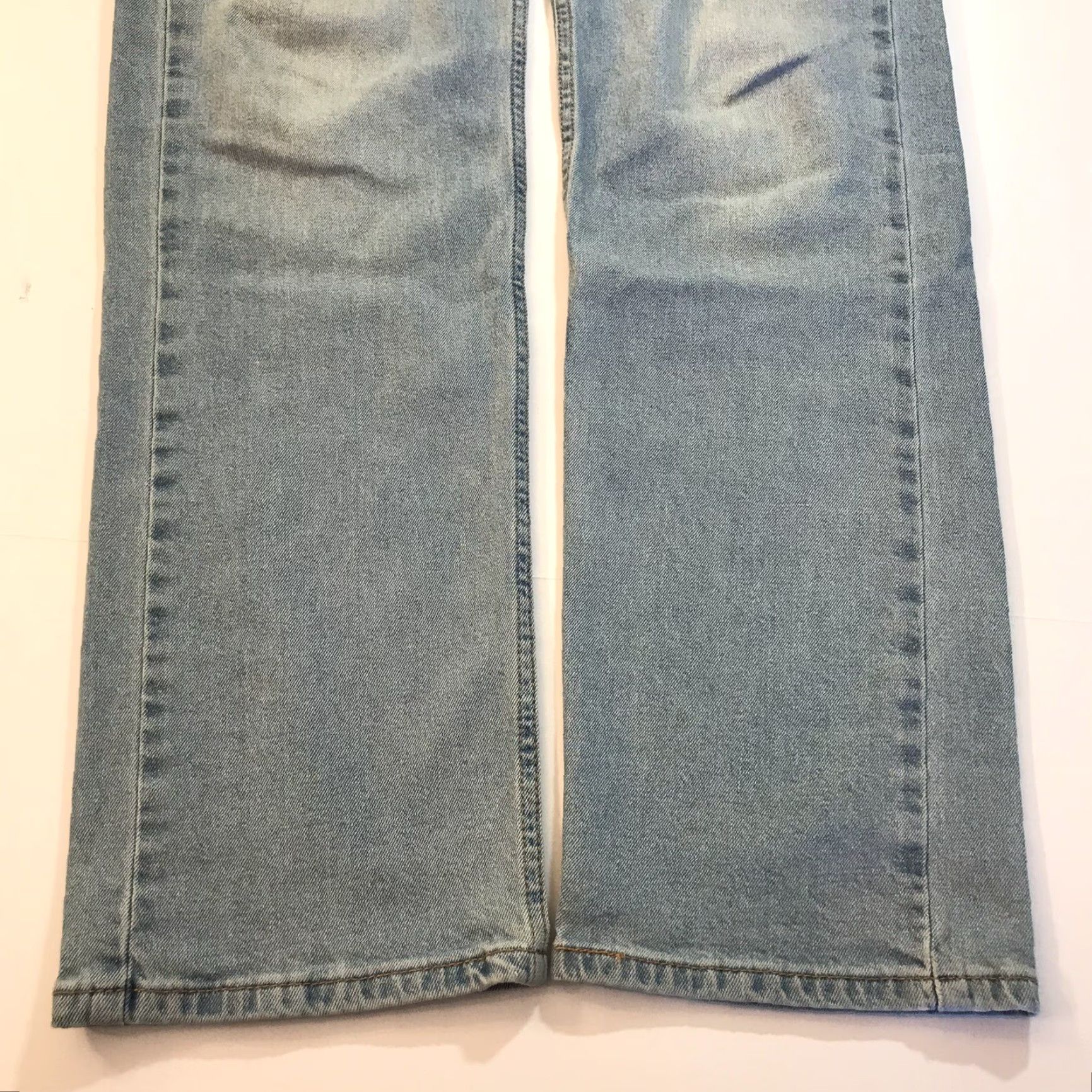 Levi's VINTAGE Levi's 505 Jeans Straight 34 Blue Medium Wash USA 34 Mens Regular Cotton Denim Distressed Leather Logo 505-0216 Size US 34 / EU 50 - 3 Thumbnail