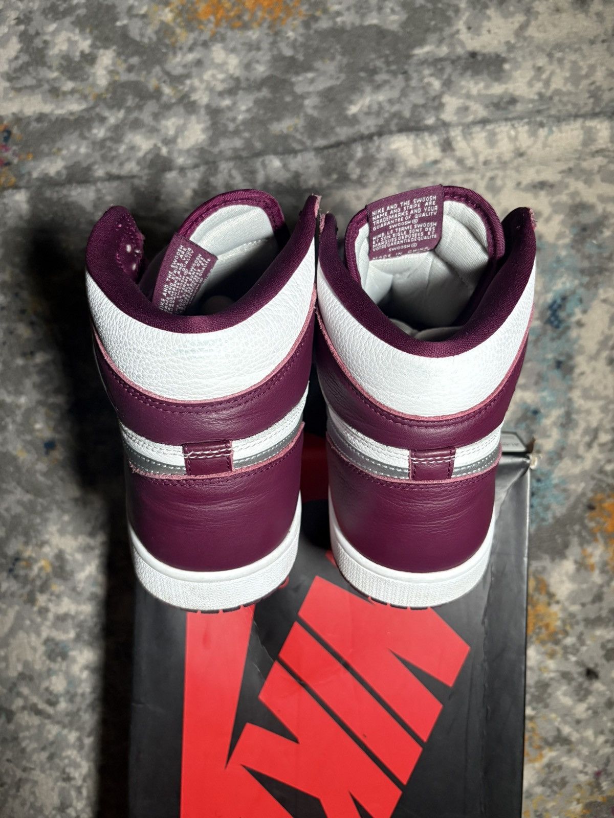 Jordan Brand Air Jordan Retro 1 Bordeaux size 11 Size US 11 / EU 44 - 4 Thumbnail