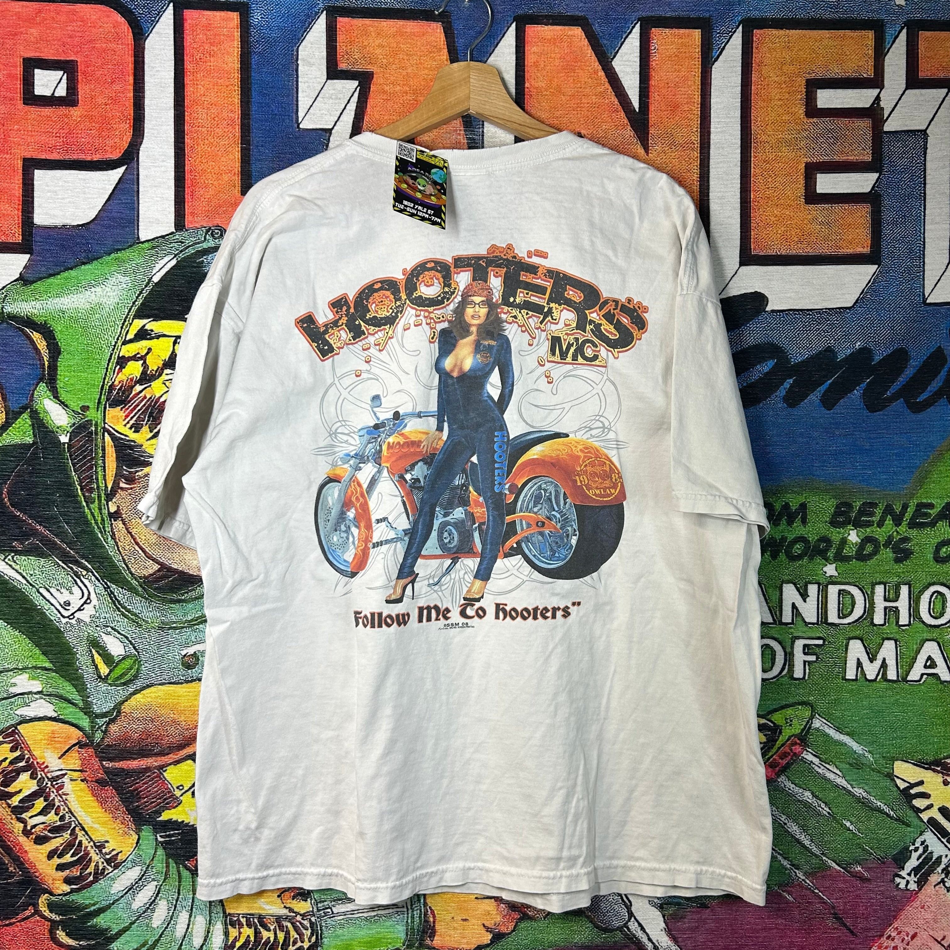 Vintage Y2K Hooters Motorcycle Tee Size XL Size US XL / EU 56 / 4 - 1 Thumbnail