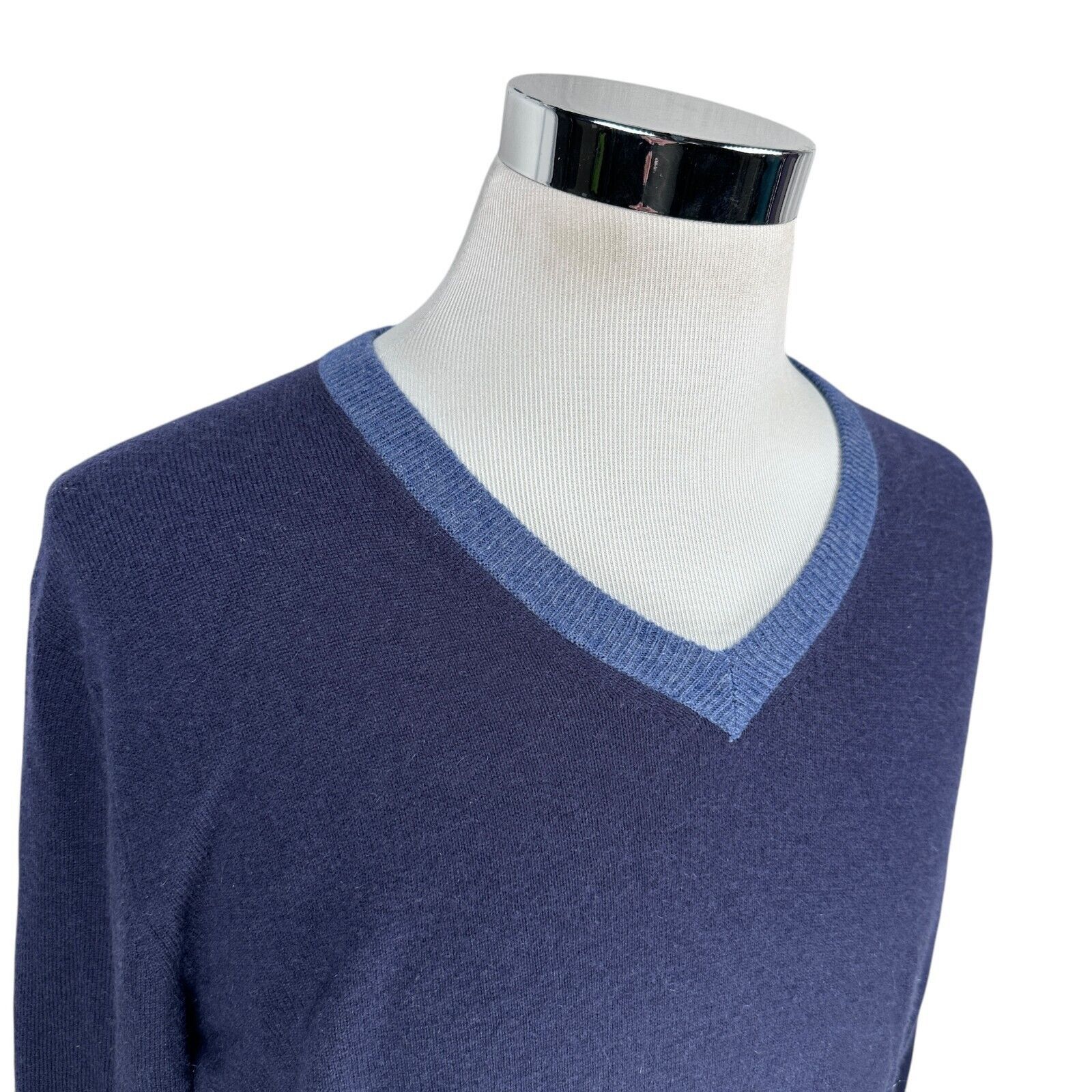 Neiman Marcus Neiman Marcus Sweater Mens Large Blue Gray Green V-Neck Size US L / EU 52-54 / 3 - 2 Thumbnail