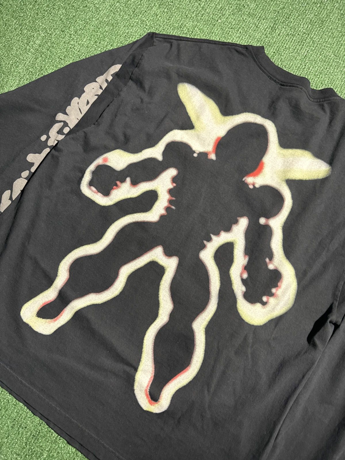 Travis Scott Travis scott black out reality long sleeve size XL Size US XL / EU 56 / 4 - 7 Thumbnail
